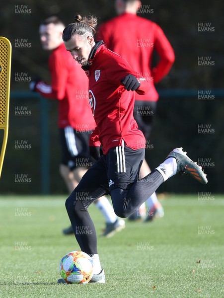 111119 - Wales Football Training - Gareth Bale during training