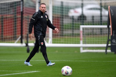 121025 - Wales Football Training - Wales Manager, Craig Bellamy during a training session ahead of tomorrows World Cup qualifier match against Belgium