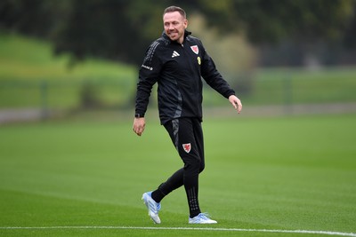 121025 - Wales Football Training - Wales Manager, Craig Bellamy during a training session ahead of tomorrows World Cup qualifier match against Belgium