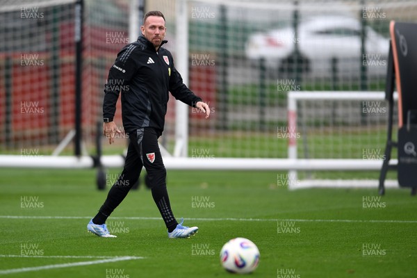 121025 - Wales Football Training - Wales Manager, Craig Bellamy during a training session ahead of tomorrows World Cup qualifier match against Belgium