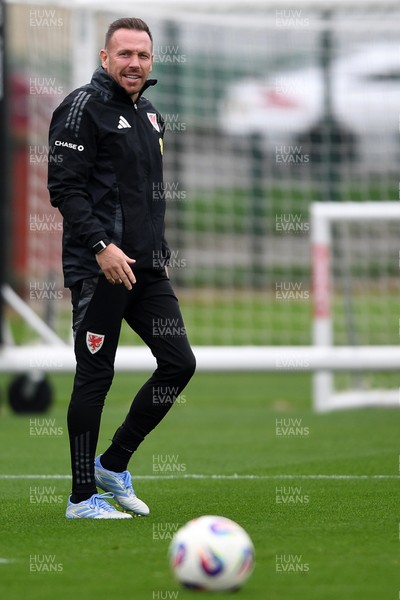 121025 - Wales Football Training - Wales Manager, Craig Bellamy during a training session ahead of tomorrows World Cup qualifier match against Belgium