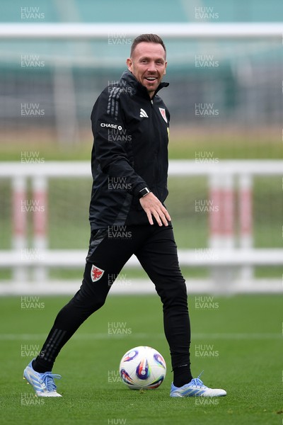 121025 - Wales Football Training - Wales Manager, Craig Bellamy during a training session ahead of tomorrows World Cup qualifier match against Belgium