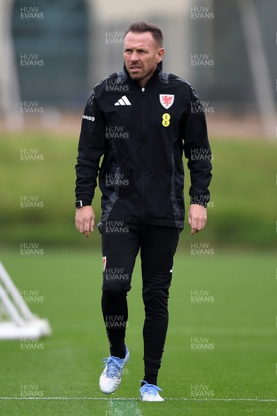 121025 - Wales Football Training - Wales Manager, Craig Bellamy during a training session ahead of tomorrows World Cup qualifier match against Belgium