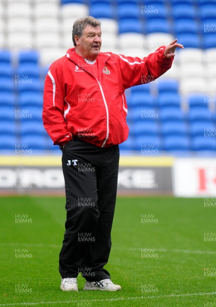 12.11.09 - Wales International Football Manager John Toshack at a training session in the Cardiff City Stadium ahead of his sides match against Scotland on Saturday 