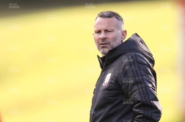 121118 - Wales Football Training Session - Wales Manager Ryan Giggs during training session ahead of their Nations League match against Denmark