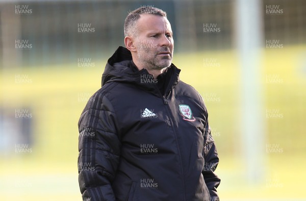 121118 - Wales Football Training Session - Wales Manager Ryan Giggs during training session ahead of their Nations League match against Denmark