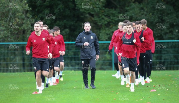 151018 - Wales Football Training - Sam Vokes, left and Ben Davies lead their team mates during training session ahead of Wales' Uefa Nations League match against the Republic of Ireland