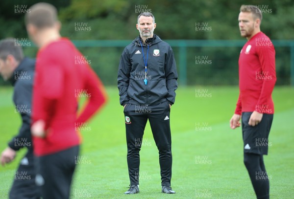 151018 - Wales Football Training - Wales manager Ryan Giggs looks on during training session ahead of Wales' Uefa Nations League match against the Republic of Ireland