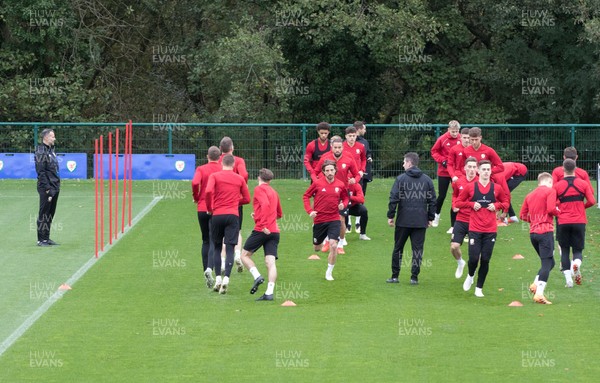151018 - Wales Football Training - Wales manager Ryan Giggs, left looks on during training session ahead of Wales' Uefa Nations League match against the Republic of Ireland
