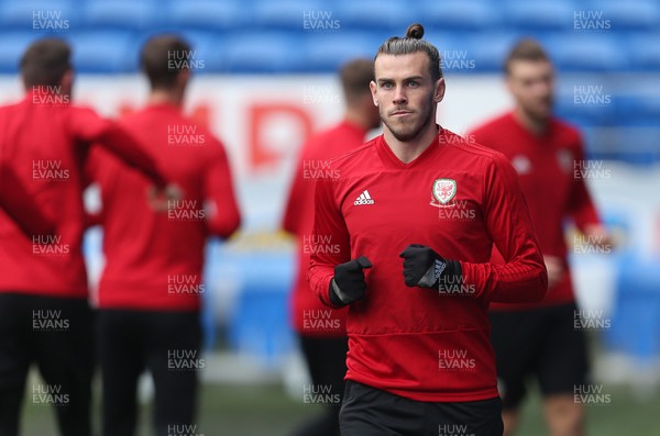 151118 - Wales Football Training - Gareth Bale during training