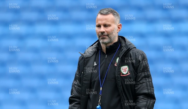 151118 - Wales Football Training - Wales Manager Ryan Giggs during training