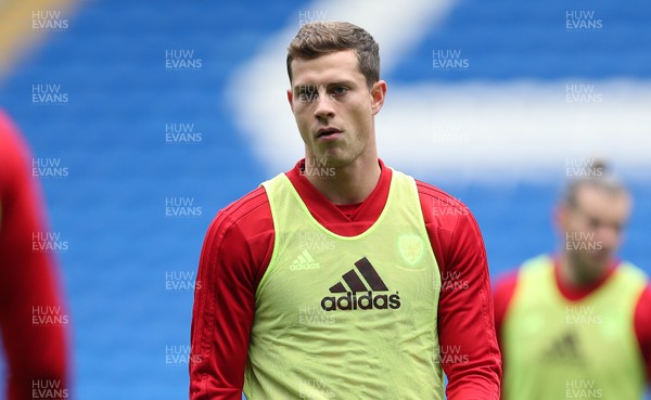 151118 - Wales Football Training - James Lawrence during training