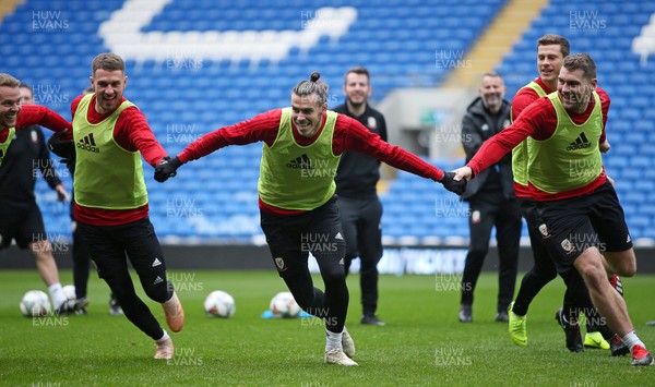 151118 - Wales Football Training - Aaron Ramsey, Gareth Bale and Sam Vokes during training