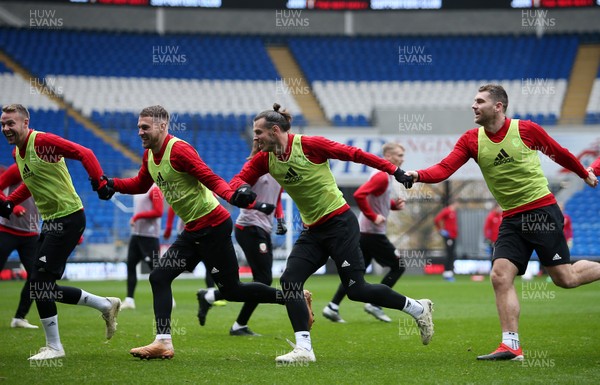 151118 - Wales Football Training - Chris Gunter, Aaron Ramsey, Gareth Bale and Sam Vokes during training
