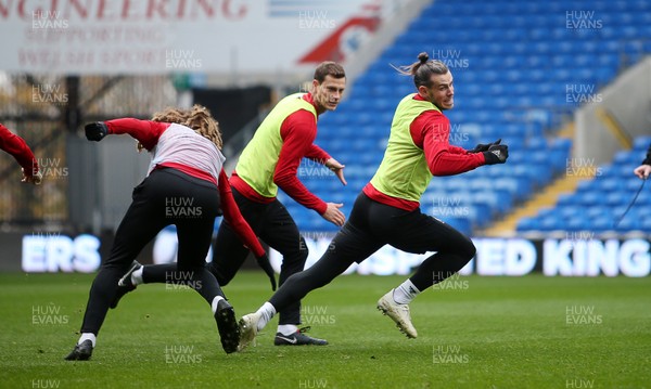 151118 - Wales Football Training - James Lawrence and Gareth Bale during training