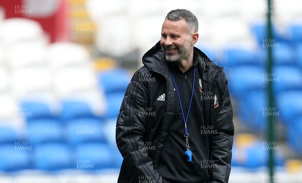 151118 - Wales Football Training - Wales Manager Ryan Giggs