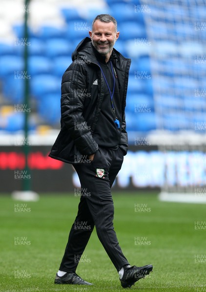 151118 - Wales Football Training - Wales Manager Ryan Giggs