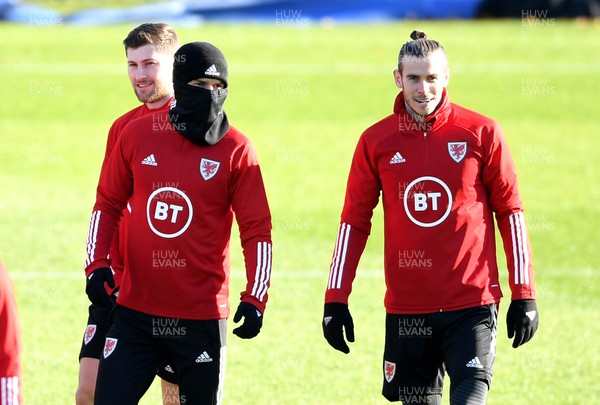 181119 - Wales Football Training - Aaron Ramsey and Gareth Bale during training