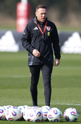 190325  Wales Men Football Training - Wales manager Craig Bellamy during a Wales training session ahead of the 2026 World Cup Qualifiers with Kazakhstan and North Macedonia