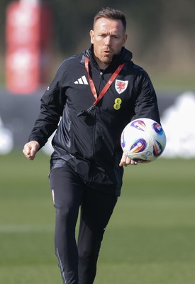 190325  Wales Men Football Training - Wales manager Craig Bellamy during a Wales training session ahead of the 2026 World Cup Qualifiers with Kazakhstan and North Macedonia