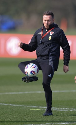 190325  Wales Men Football Training - Wales manager Craig Bellamy during a Wales training session ahead of the 2026 World Cup Qualifiers with Kazakhstan and North Macedonia