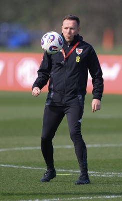 190325  Wales Men Football Training - Wales manager Craig Bellamy during a Wales training session ahead of the 2026 World Cup Qualifiers with Kazakhstan and North Macedonia