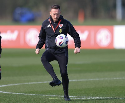 190325  Wales Men Football Training - Wales manager Craig Bellamy during a Wales training session ahead of the 2026 World Cup Qualifiers with Kazakhstan and North Macedonia