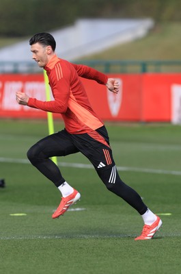 190325  Wales Men Football Training - Kieffer Moore during a Wales training session ahead of the 2026 World Cup Qualifiers with Kazakhstan and North Macedonia