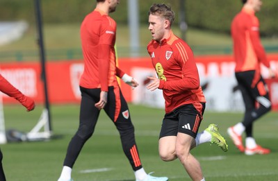 190325  Wales Men Football Training - Ollie Cooper during training ahead of the 2026 World Cup Qualifiers with Kazakhstan and North Macedonia