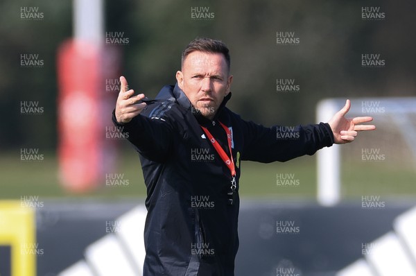 190325  Wales Men Football Training - Wales manager Craig Bellamy during a Wales training session ahead of the 2026 World Cup Qualifiers with Kazakhstan and North Macedonia