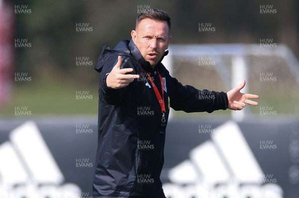 190325  Wales Men Football Training - Wales manager Craig Bellamy during a Wales training session ahead of the 2026 World Cup Qualifiers with Kazakhstan and North Macedonia