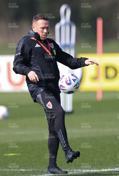 190325  Wales Men Football Training - Wales manager Craig Bellamy during a Wales training session ahead of the 2026 World Cup Qualifiers with Kazakhstan and North Macedonia