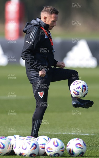 190325  Wales Men Football Training - Wales manager Craig Bellamy during a Wales training session ahead of the 2026 World Cup Qualifiers with Kazakhstan and North Macedonia