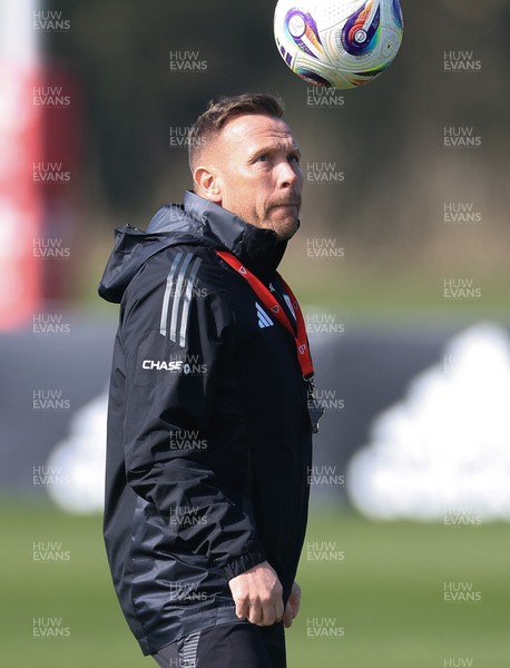 190325  Wales Men Football Training - Wales manager Craig Bellamy during a Wales training session ahead of the 2026 World Cup Qualifiers with Kazakhstan and North Macedonia