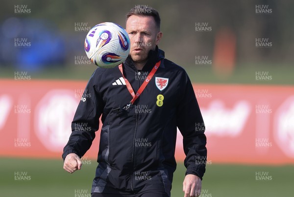 190325  Wales Men Football Training - Wales manager Craig Bellamy during a Wales training session ahead of the 2026 World Cup Qualifiers with Kazakhstan and North Macedonia