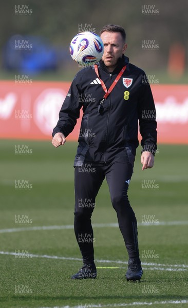 190325  Wales Men Football Training - Wales manager Craig Bellamy during a Wales training session ahead of the 2026 World Cup Qualifiers with Kazakhstan and North Macedonia