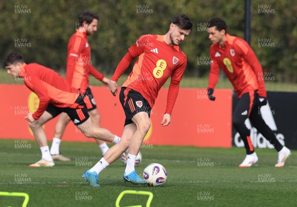 190325  Wales Men Football Training - Liam Cullen during training ahead of the 2026 World Cup Qualifiers with Kazakhstan and North Macedonia