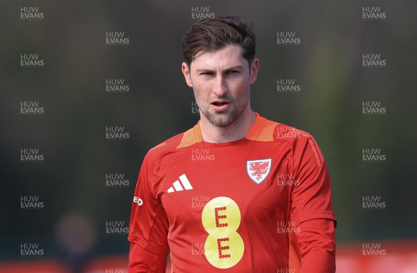 190325  Wales Men Football Training - Ben Davies during a Wales training session ahead of the 2026 World Cup Qualifiers with Kazakhstan and North Macedonia