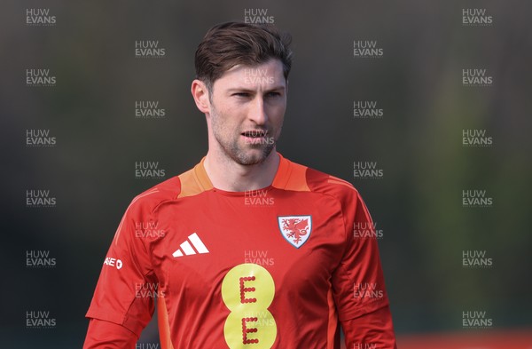 190325  Wales Men Football Training - Ben Davies during a Wales training session ahead of the 2026 World Cup Qualifiers with Kazakhstan and North Macedonia