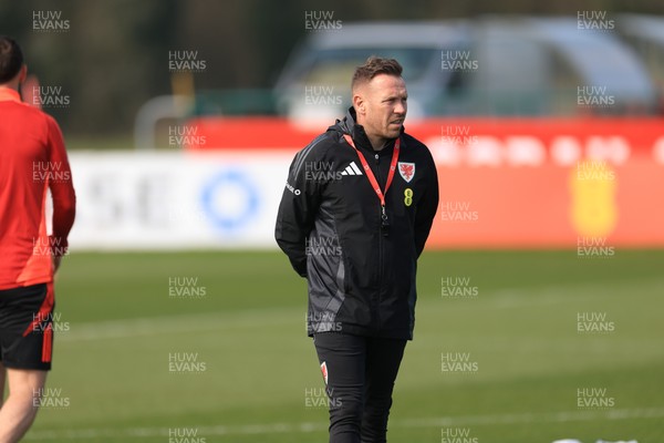 190325  Wales Men Football Training - Wales manager Craig Bellamy during a Wales training session ahead of the 2026 World Cup Qualifiers with Kazakhstan and North Macedonia