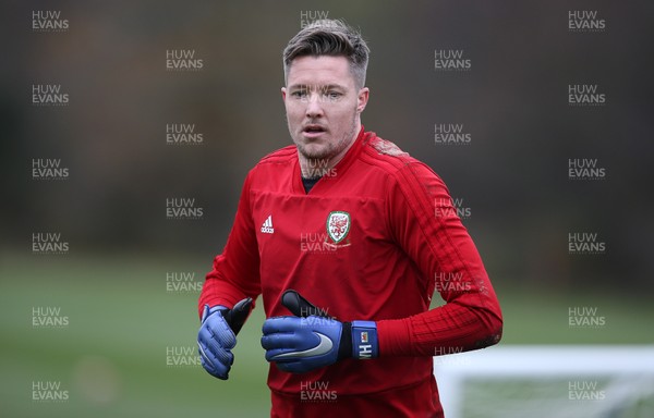 191118 - Wales Football Training - Wayne Hennessy of Wales during training