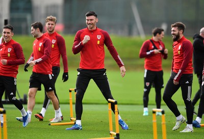 201123 - Welsh Football Training - Kieffer Moore during training