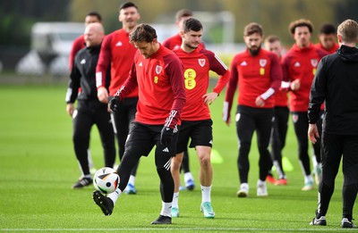 201123 - Welsh Football Training - Tom Lockyer during training