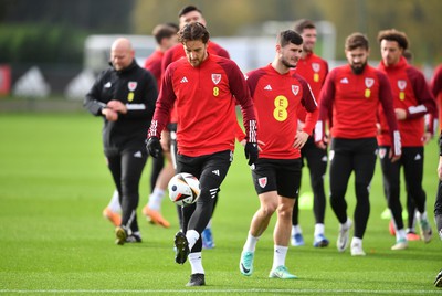 201123 - Welsh Football Training - Tom Lockyer during training