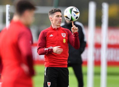 201123 - Welsh Football Training - Harry Wilson during training