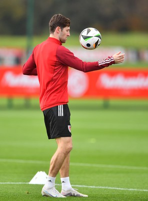 201123 - Welsh Football Training - Ben Davies during training