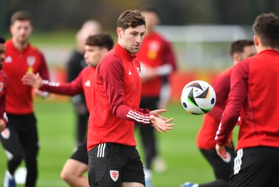 201123 - Welsh Football Training - Ben Davies during training