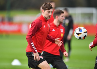 201123 - Welsh Football Training - Ben Davies during training