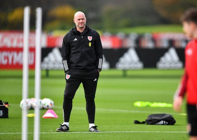 201123 - Welsh Football Training - Robert Page during training