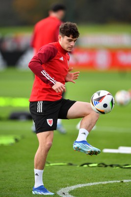 201123 - Welsh Football Training - Dan James during training